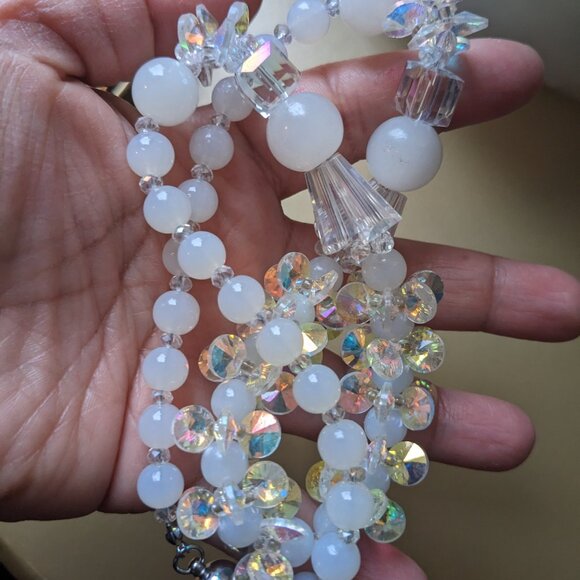 vintage Aurora Borealis rhinestone and crystal bead necklace other signs of use. - Picture 10 of 10